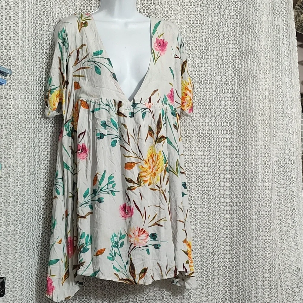 By Together Floral Mini Dress in Cream and Pink - Picture 4 of 13